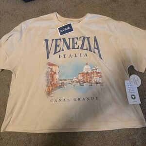 NWT Women’s Cropped tee